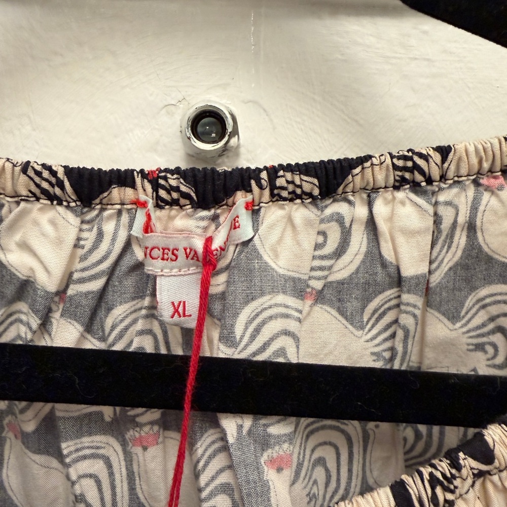NWT FV Peasant Blouse with Print - Black & Cream with a hint of red - Picture 5 of 5